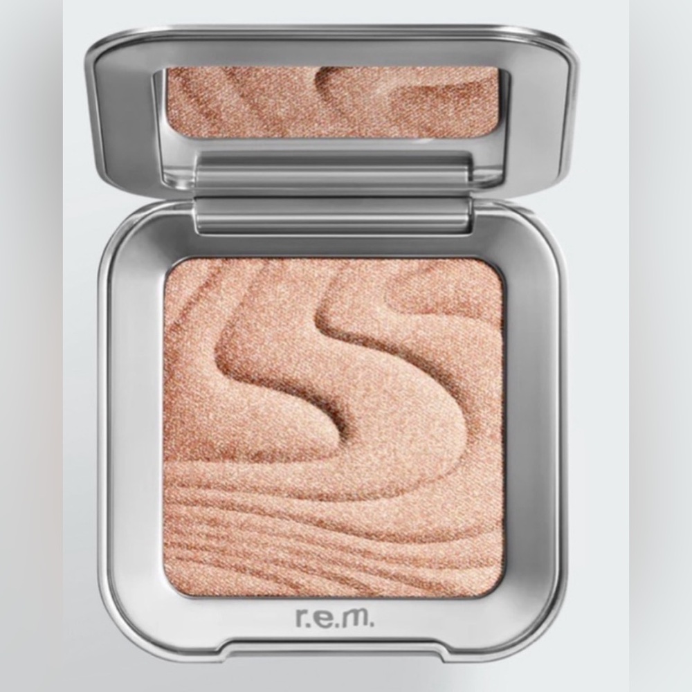 NIB r.e.m beauty Highlighter Topper - Miss Uranus
